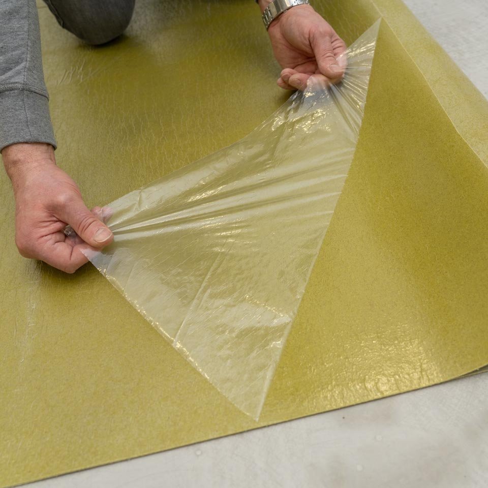 Selfadhesive mat as an alternative to adhesive for vinyl flooring wineo